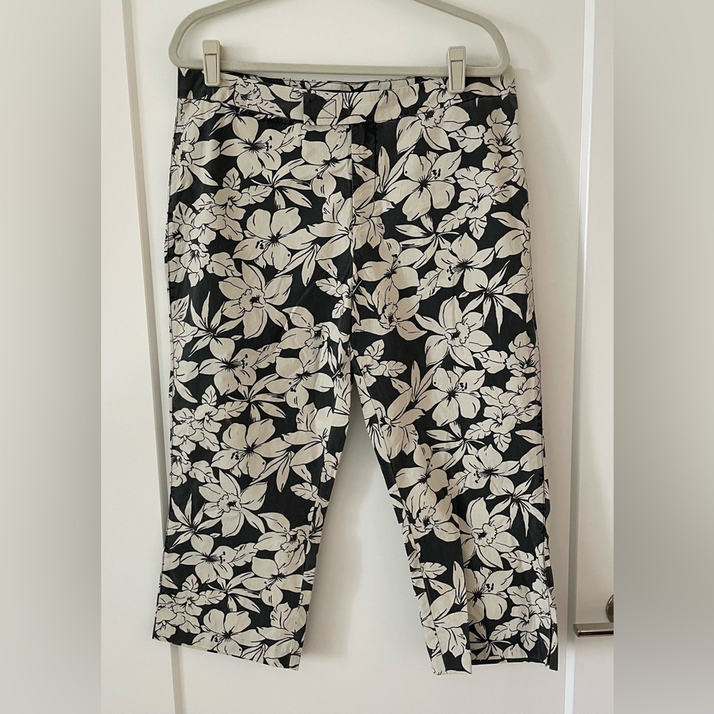 NWT DKNY Women’s Maui Wowee Black and White Floral Capri, Size 14